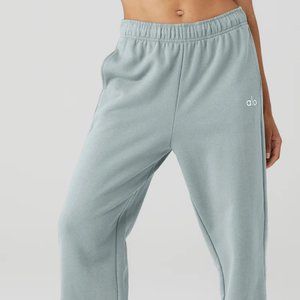 Alo Yoga Accolade Sweatpants in Cosmic Gray